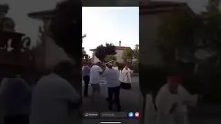 Bastone in testa alla processione 😂😂😂😂😂😂