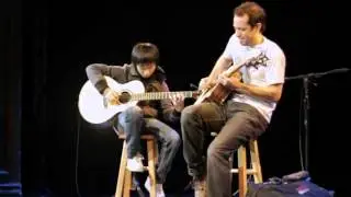 Sungha Jung and Trace Bundy   With or Without You Impromtu Guitar Performance