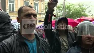 UKRAINE: ANGRY CROWD BREAKS INTO POLICE STATION