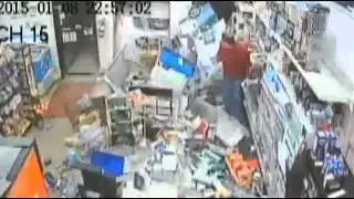 Car crashes into Ashland convenience store