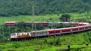 22129 LTT - Ayodhya Cantt Jn.Tulsi Superfast Express Sprints through with WAP-7 in lead !!