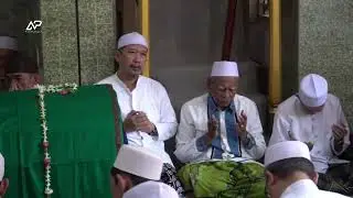 SUASANA PEMAKAMAN KH. MUZAKKI BIRRUL ALIM - RAIS SYURIYAH PCNU KABUPATEN PASURUAN