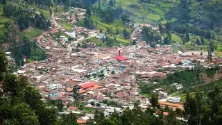 LA CIUDAD DE HUARI VISTA DESDE EL AIRE