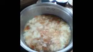 Preparando migas muy ricas