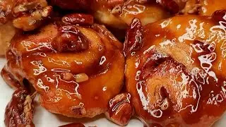 Crescent Roll STICKY BUNS | VLOGMAS Day 10 | Simply Mamá Cooks