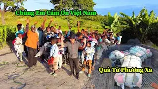 Quang Dũng ll Chúng Em Chưa Bao Giờ Nhận Được Quần Áo Đẹp Và Nhiều Như Này , Cảm Ơn Người Việt Nam