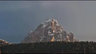 Live View of Langkofel / Sassolungo &ndash; Dolomites Webcam from Villa al Bosco