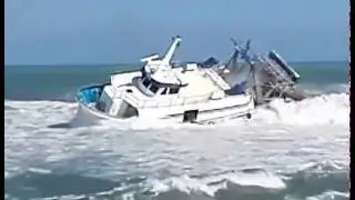Impresionante entrada a puerto con fuerte oleaje en Cullera
