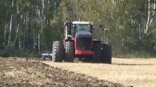 Трактор VERSATILE 435 с чизельным плугом АЛМАЗ ПЧ‑6