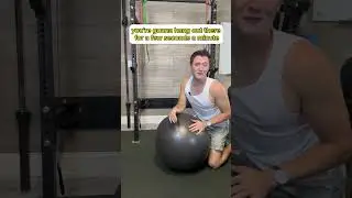 Растяжка позвоночника на гимнастическом мяче для снятия боли в пояснице #тренировка