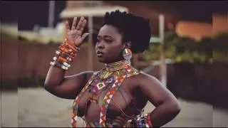 How to Blend Modern Colors and Traditional Fashion