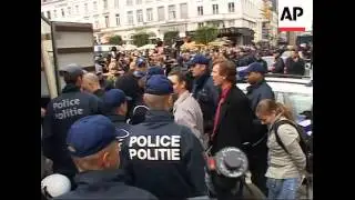 Scuffles and arrests at anti-Islamist demo, bites