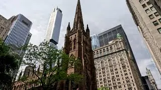 Walking along Broadway in New York (with Trinity Church) (2023-05-09) [4K]