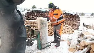 Halkojen tekoa leskentekijällä - Making firewood