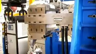 Blow molding machine high speed for 5L -25L bottles with auto deflashing