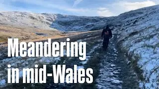 Mid Wales Anniversary Retreat 🌿 | Shepherd&rsquo;s Hut, Log Fired Hottub, and No Wifi 