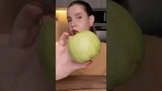 The BEST Way to Eat Guava! 🤤 A Step-by-Step Guide #shorts #mukbang #guava