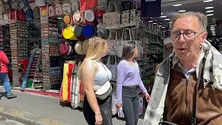 Париж. Сувенирные магазины на Монмартре.