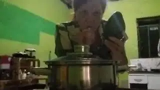 O que fa&ccedil;o para o meu cachorro comer a comida toda 😋😁