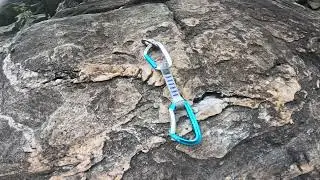 Pilot Mountain - Amphitheater - Pump Street (5.10a/6a) on lead