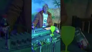 Selektah DEE pon da 1's and 2's Z CAVARICCI STYLE