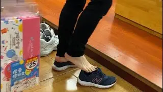 Girl wear sneakers without socks【EP.3 】