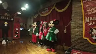 Mickey Mouse y Minnie Mouse en la Mickey Very Merry Christmas Party 2025