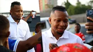 CAMARA ALIVYOWAPAGAWISHA MASHABIKI BENJAMIN MKAPA/WAOMBA KUPIGA PICHA NAE