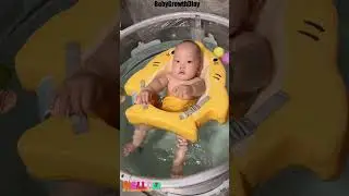 How to Help Baby Enjoy Bath Time? Use a Baby Neck Float!#Shorts