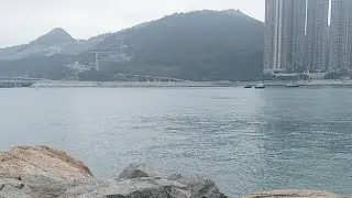 Tambay sa tabi ng dagat