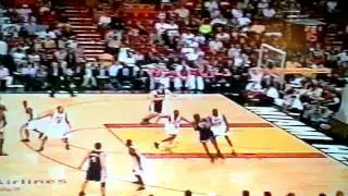 Kobe turnaround shot on Dorell Wright