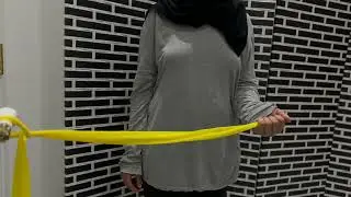 تمارين تقوية لمفصل الكتف باستخدام المطاط الطبي
