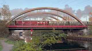 Sonderzug mit der 52 8079 &uuml;ber die Br&uuml;cke Britzer Zweigkanal.