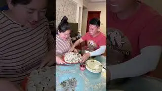 Funny eating and broadcasting