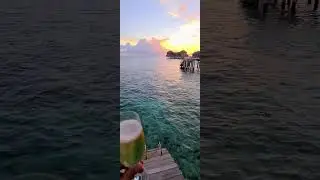 Celebrating this beautiful sunset 🤩 #luxurytravel #maldives #sunset #shorts