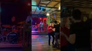 Australian Pub Vibes: Music, Dance & Food! 💃🕺🇦🇺 #australia #dance #music