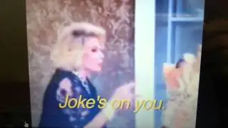 La cerdita peggy le da un tartazo a joan rivers