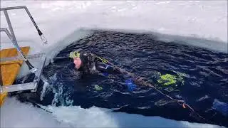 Eistauchen -Immersione sotto il ghiaccio Delfin Sub Bruneck/Brunico