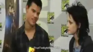 Kristen Stewart almost Kisses Taylor Lautner !!