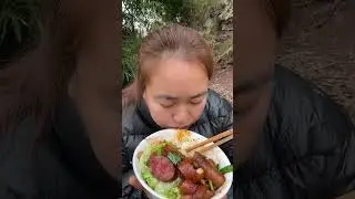 蒜葉炒豬皮，胡蘿蔔，白菜 #普通的飯菜都是家的味道
