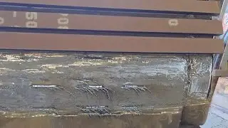 Oprava po&scaron;kozen&eacute;ho dna lopaty bagru d&iacute;l 1. Welding a damaged excavator bucket part 1.
