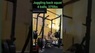 375lbs, 4 ball juggling back squat.#juggling #lifting #powerlifting #shenanigans