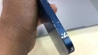 Краска на моем синем iPhone 12 отслаивается.