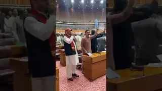 PTI parliamentarians protest strongly during Budget 2025 ceremony #politics #viralvideo