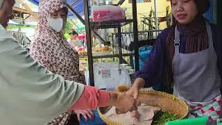 Nasi rames 10rb minta lauknya banyak banget . . . 