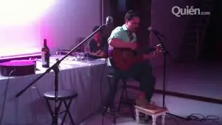 Hans Backhoff canta en cena de la vendimia de Monte Xanic