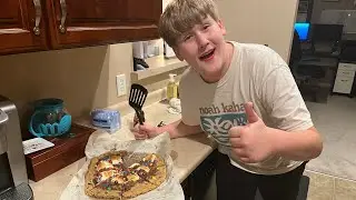 Make ￼Cookie pizza with BEANS!!!!!!!