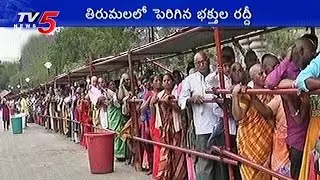 Huge Devotees Rush To Tirumala Temple | Summer Holidays Effect | TV5 News