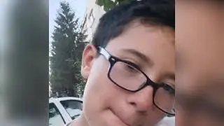 &Icirc;noată chelutu haida eu și cu casca de bloc