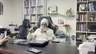 Navtej Bharti reciting his poems